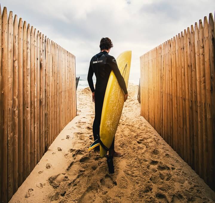 surfista-con-su-tabla