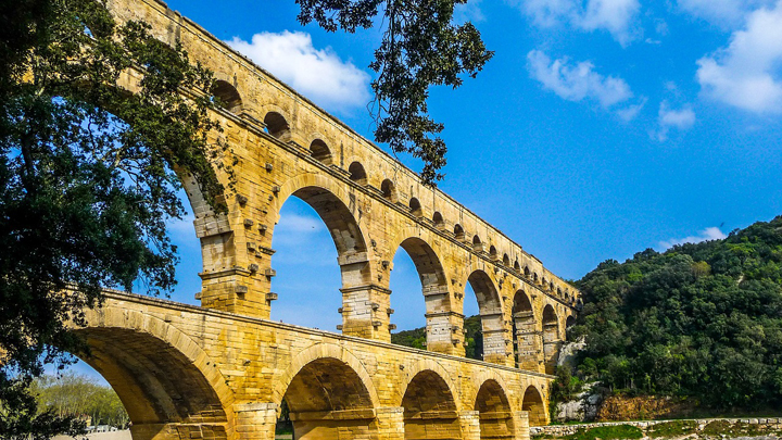 nimes