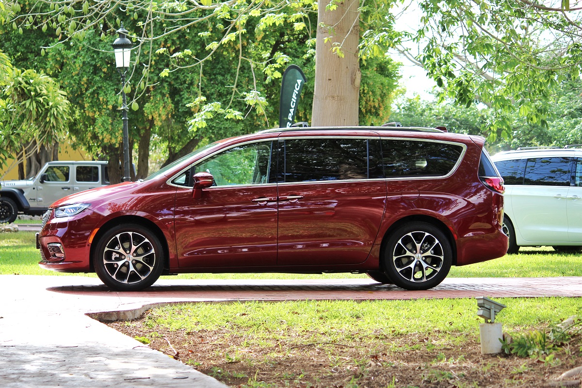 Chrysler Pacífica 2021 – la gran interpretación americana de una miniván