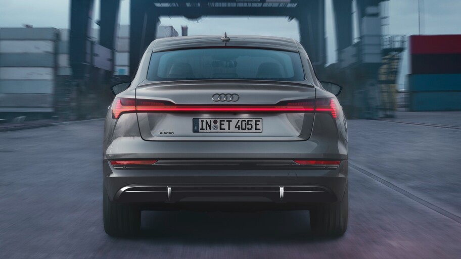 Audi e-tron S line black edition: más deportividad desde lo visual