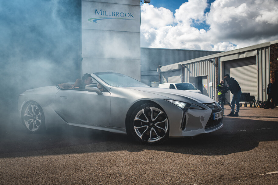 Lexus LC Convertible es sometido a una prueba de congelación extrema para demostrar su calidad