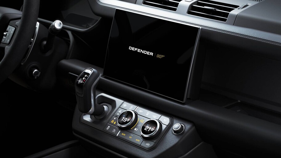 Land Rover Defender V8 Bond Edition 2022, con licencia para atrapar a James Bond