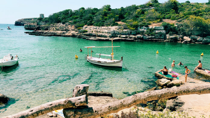 ¿Playa o montaña? Cuatro destinos ideales para no tener que pueblos-playa