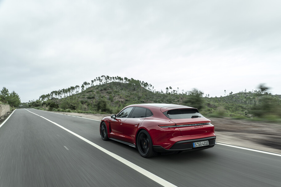 Porsche Taycan Sport Turismo, un auto eléctrico que fusiona la versatilidad con el alto desempeño