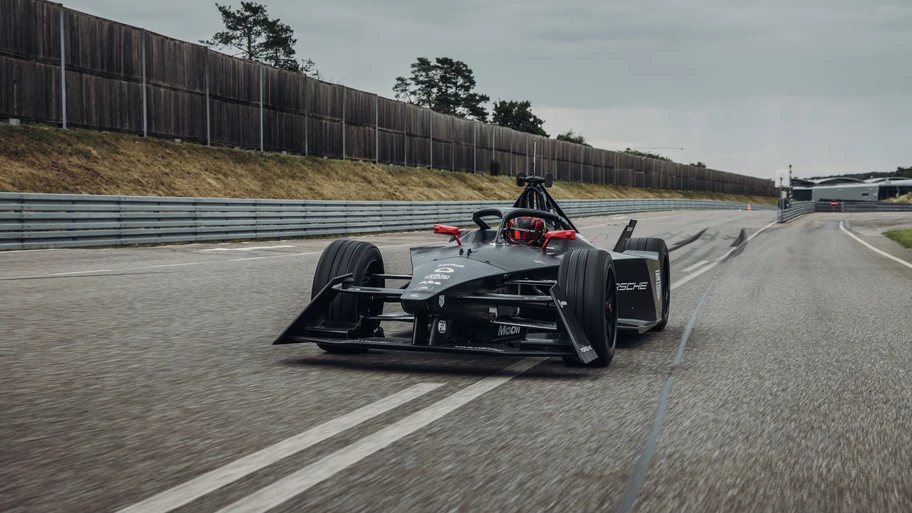 Porsche inicia las pruebas en pista del nuevo auto de carreras para la Fórmula E