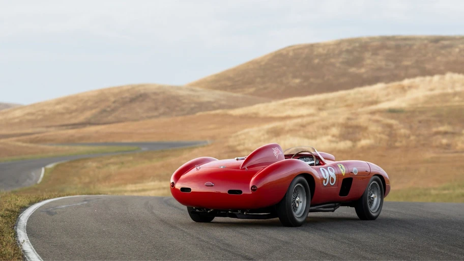 El Ferrari 410 Sport Spider by Scaglietti que manejaron Fangio y Shelby sale a subasta