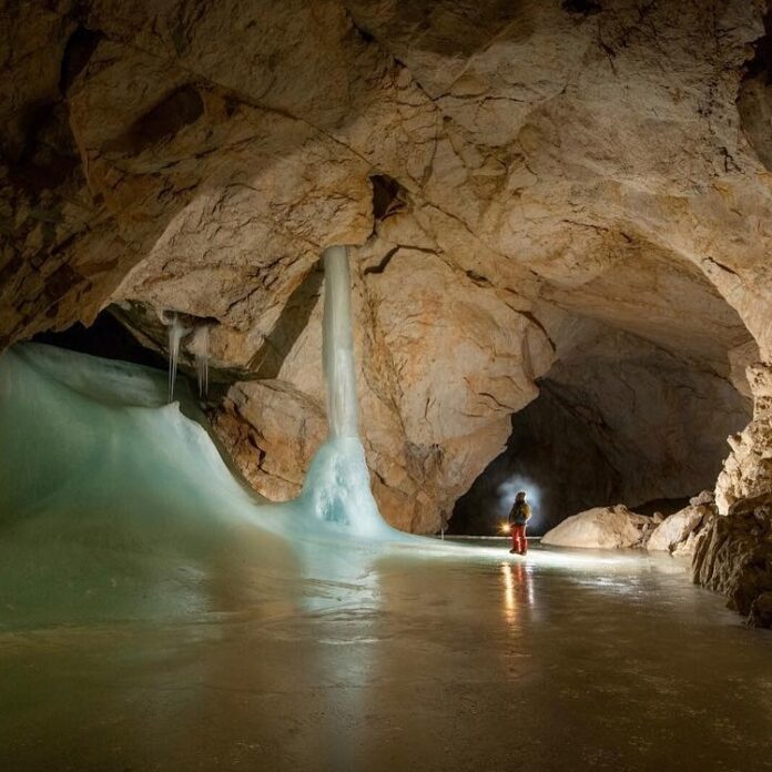 cueva-de-hielo-eisriesenwelt.jpg