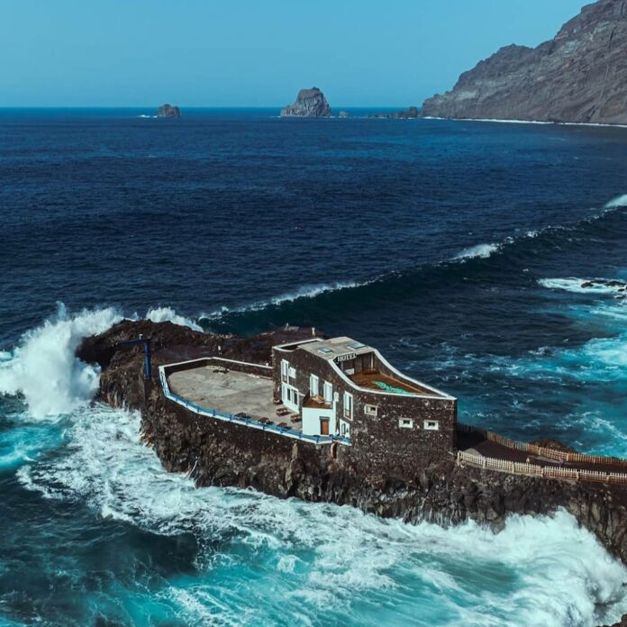 hotel-restaurante-punta-grande-hotel-mas-pequeno-del-mundo1.jpg