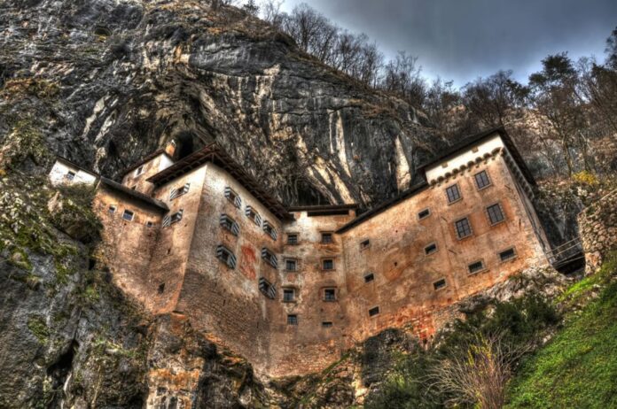 castillo-predjama-shutter-2.jpg