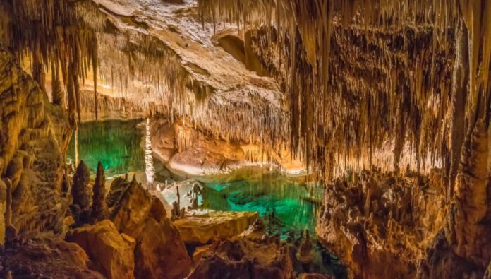cuevas-drach-shutter-1.jpg