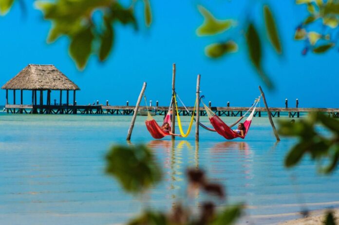 islas-mexico-shutterstock-julien132a-shutterstockcom-holbox.jpg