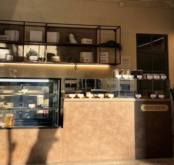 vuelevu-bakery-cafeteria-con-el-mejor-pastel-de-pavlova-5.jpg