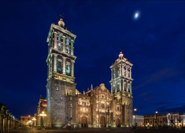 lugares-imperdibles-puebla-wikipedia-catedraldepuebla.jpeg