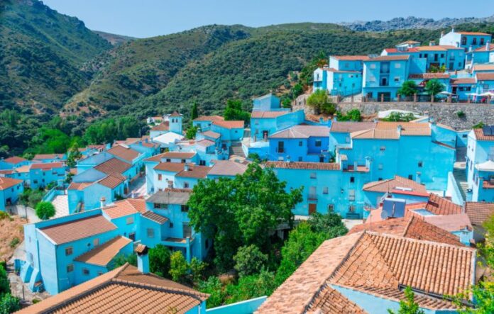 juzcar-pueblo-azul-espana1-1280x814.jpg